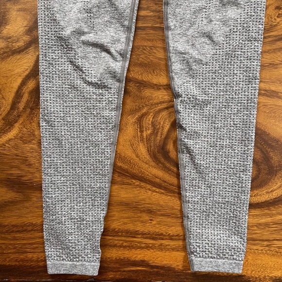 Gymshark 2 Piece Set, Vital Seamless Crop Top, Leggings, Grey Marl, Size Medium - Picture 7 of 10